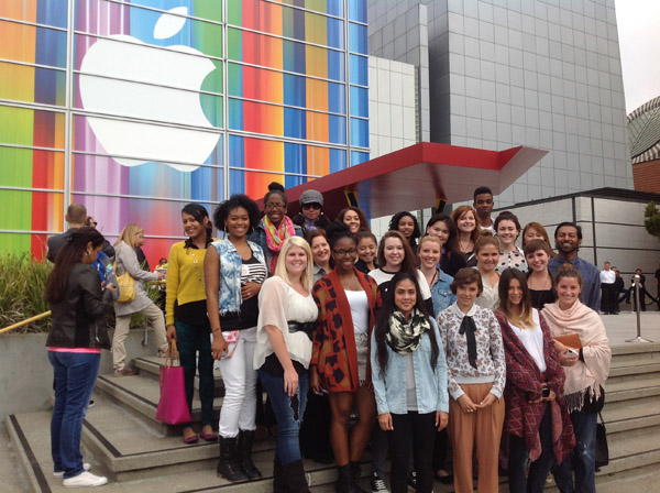 Apple Store, iPhone 5, Field Trip, Fashion School, Marketing, Consumer Motivation