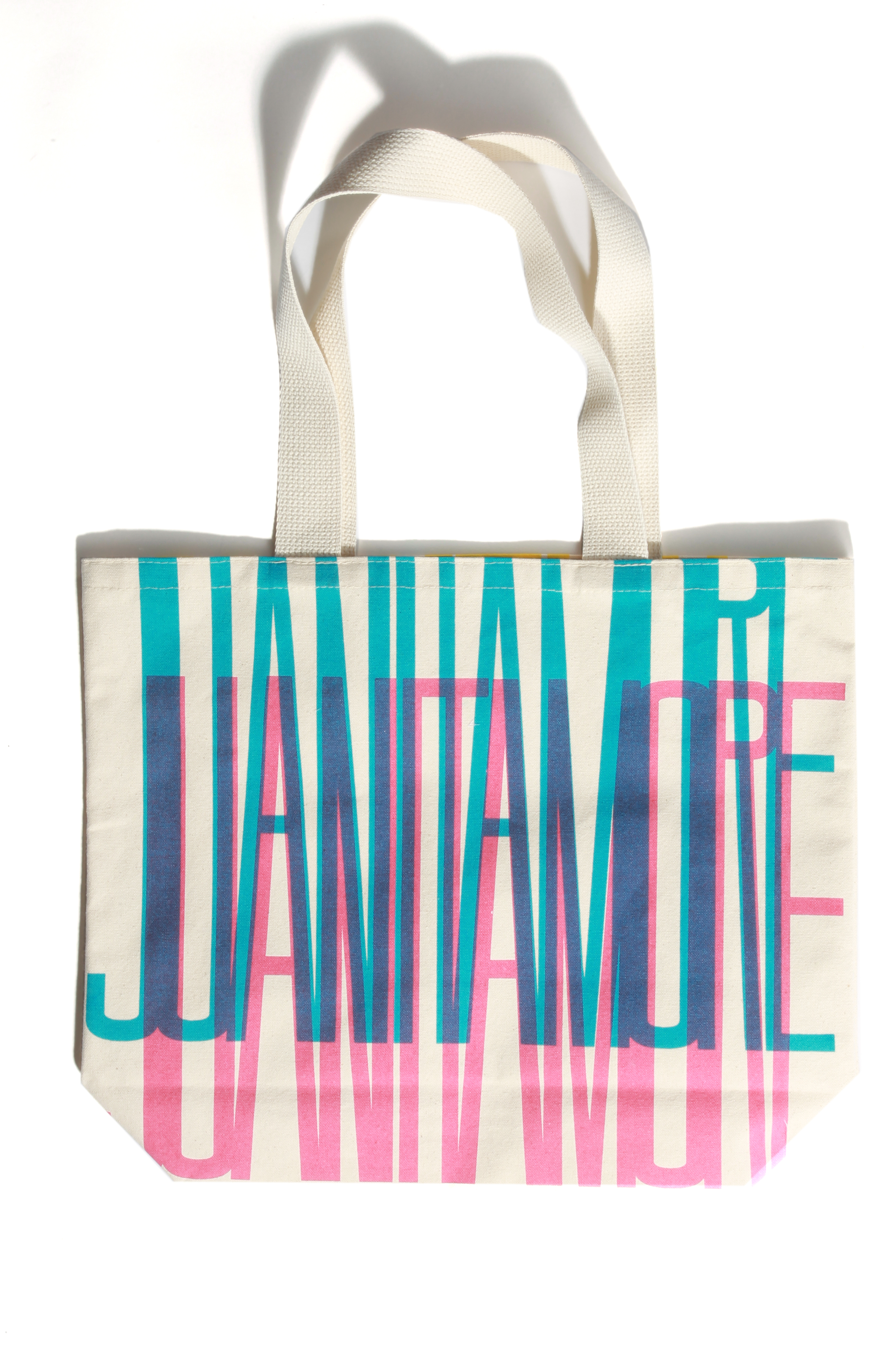 A winning tote, designed by Jiawei Tang. Photo by Bob Toy.